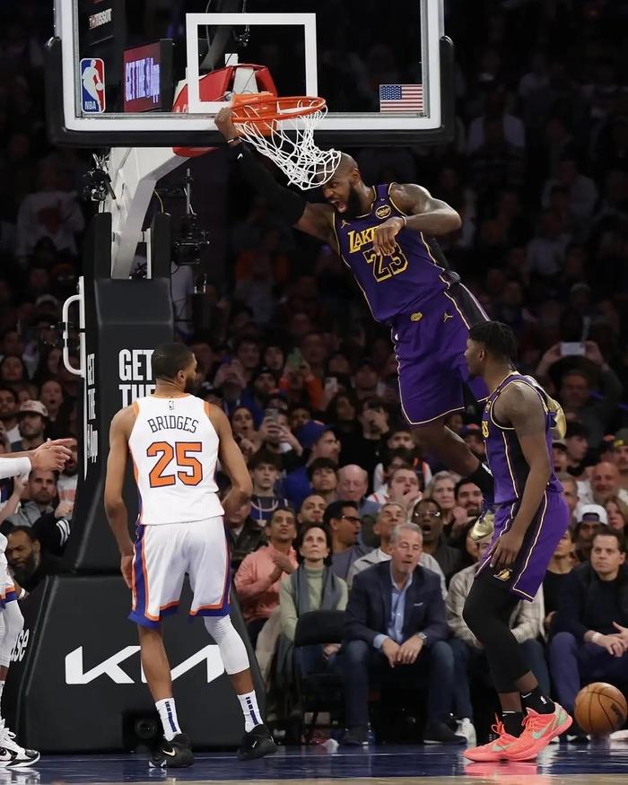 ayx sports -包含詹姆斯在中国队比赛中惊险取胜，爆冷引发热议！的词条